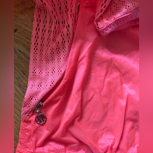 Lululemon Run: Wild Jacket - Picture 4 of 11